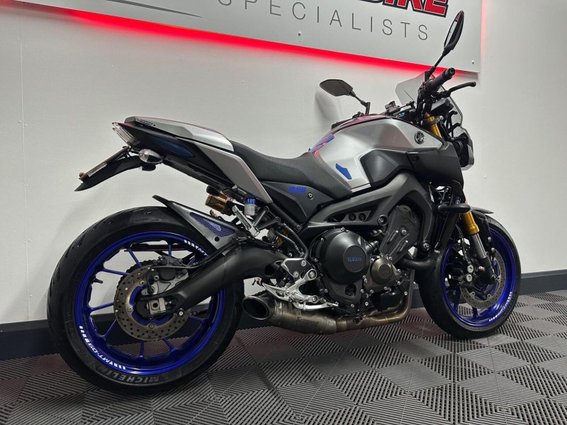 YAMAHA MT-09