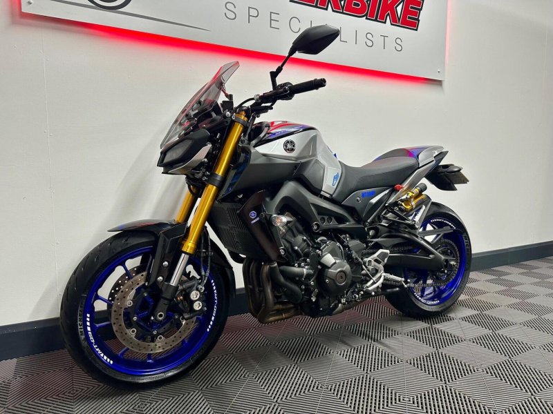 YAMAHA MT-09