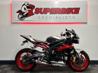TRIUMPH STREET TRIPLE 675