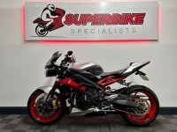 TRIUMPH STREET TRIPLE 675