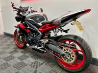 TRIUMPH STREET TRIPLE 675