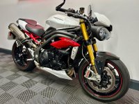 TRIUMPH SPEED TRIPLE 1050