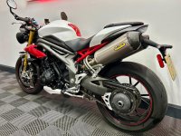 TRIUMPH SPEED TRIPLE 1050