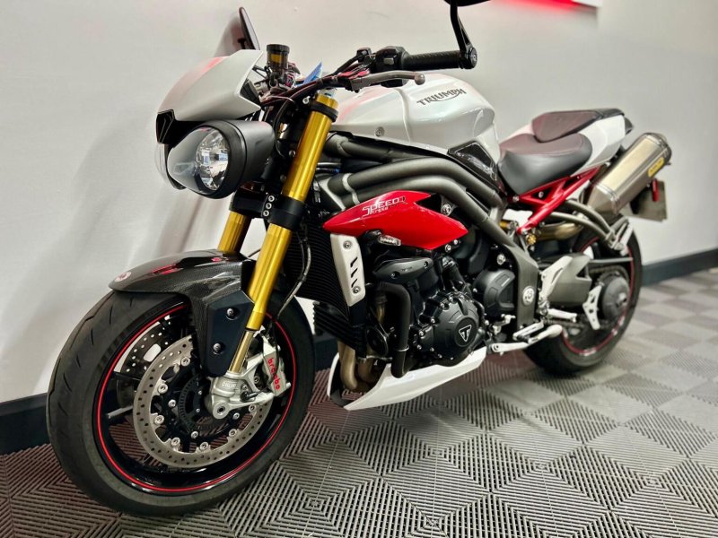 TRIUMPH SPEED TRIPLE 1050