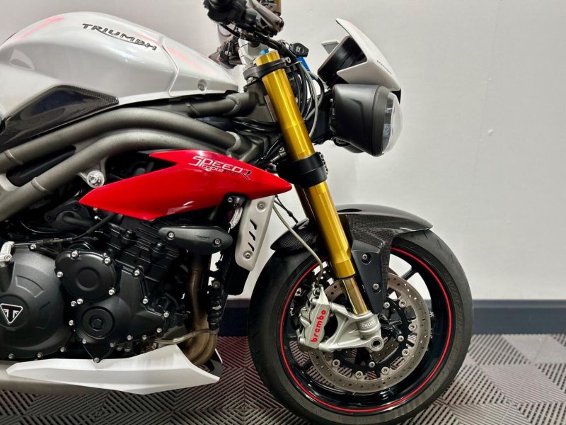 TRIUMPH SPEED TRIPLE 1050