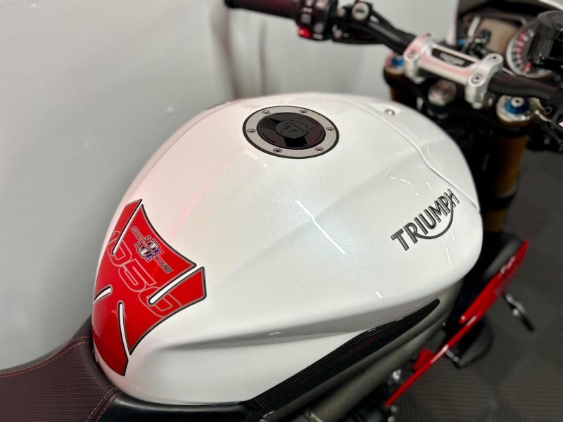 TRIUMPH SPEED TRIPLE 1050