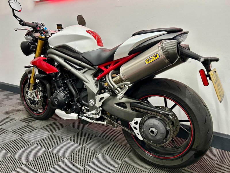 TRIUMPH SPEED TRIPLE 1050