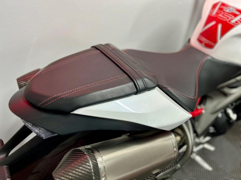 TRIUMPH SPEED TRIPLE 1050
