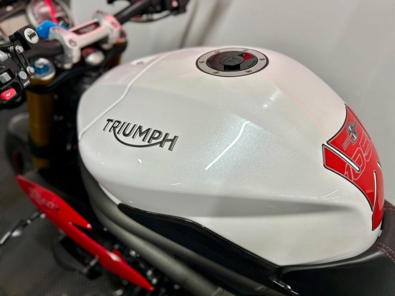 TRIUMPH SPEED TRIPLE 1050