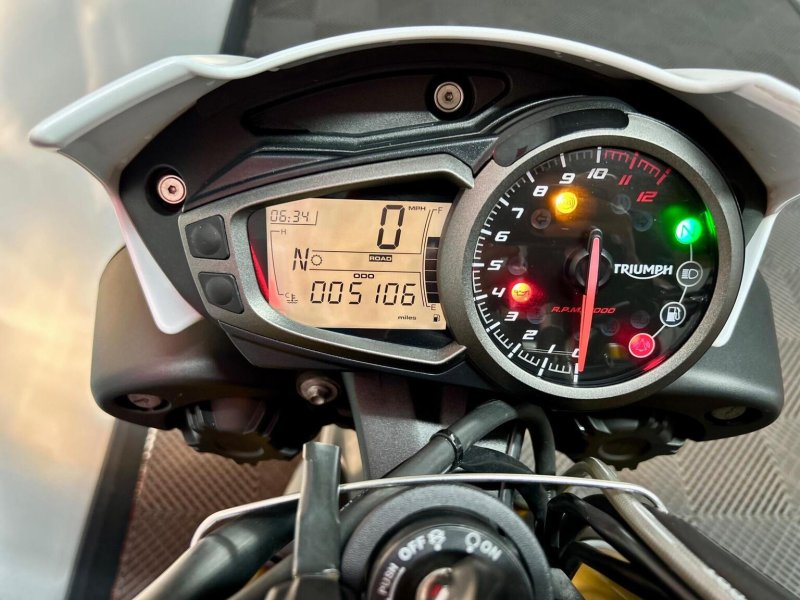 TRIUMPH SPEED TRIPLE 1050