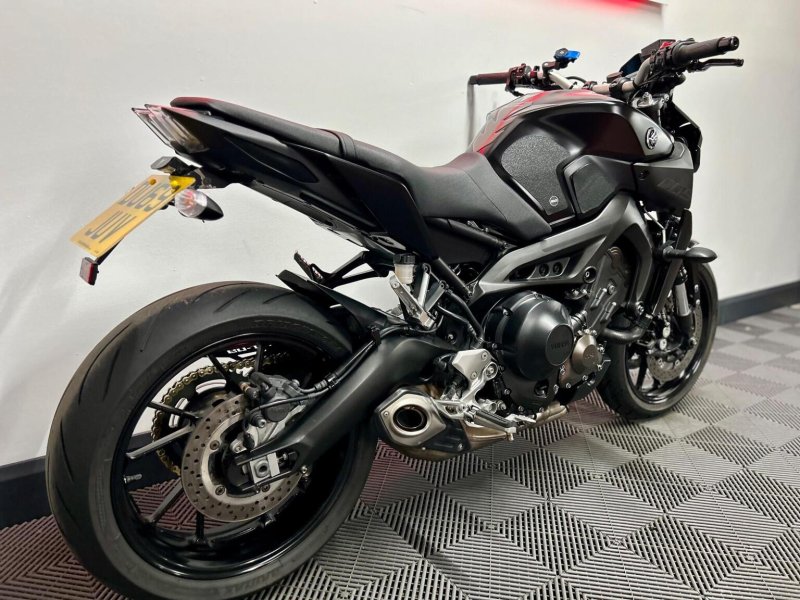 YAMAHA MT-09