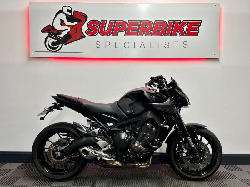 YAMAHA MT-09