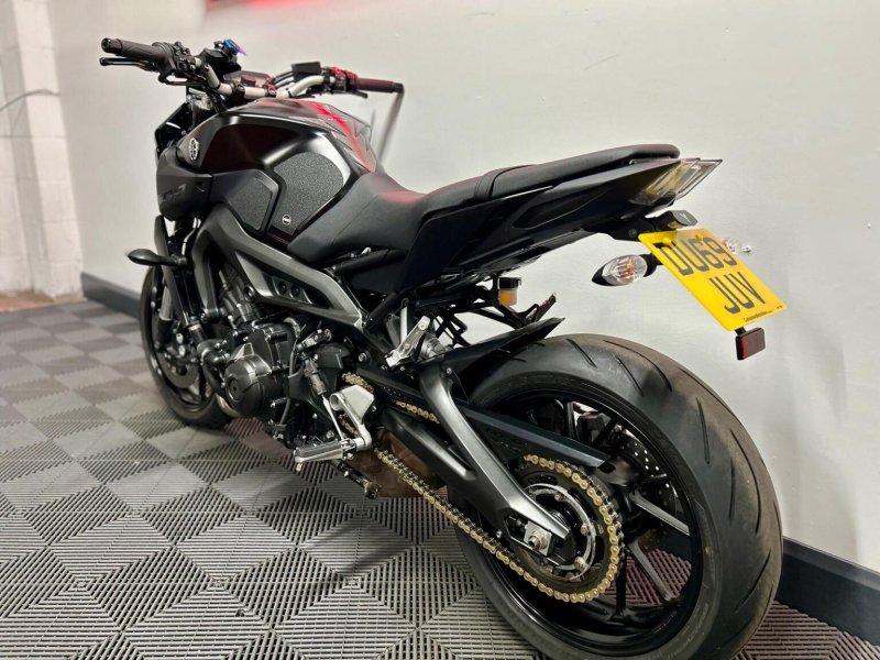 YAMAHA MT-09