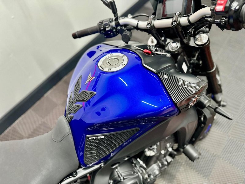 YAMAHA MT-09