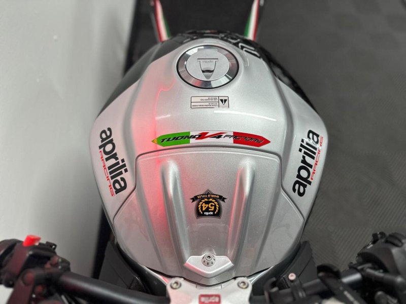 APRILIA Tuono 1100 V4