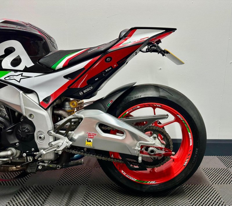 APRILIA Tuono 1100 V4