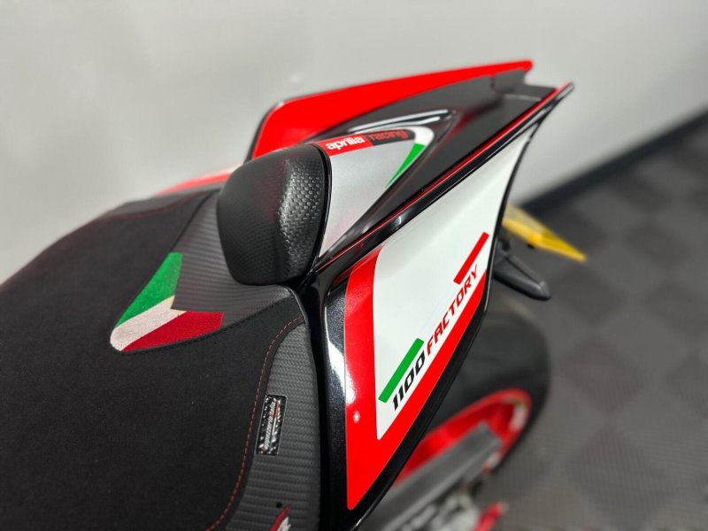 APRILIA Tuono 1100 V4