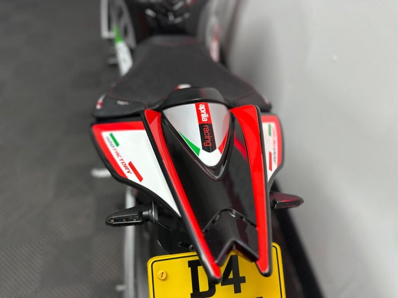 APRILIA Tuono 1100 V4