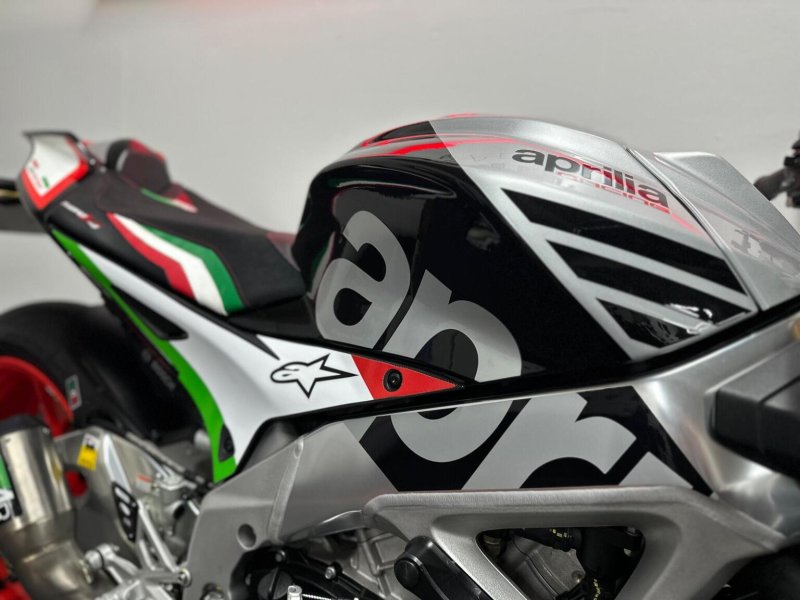 APRILIA Tuono 1100 V4