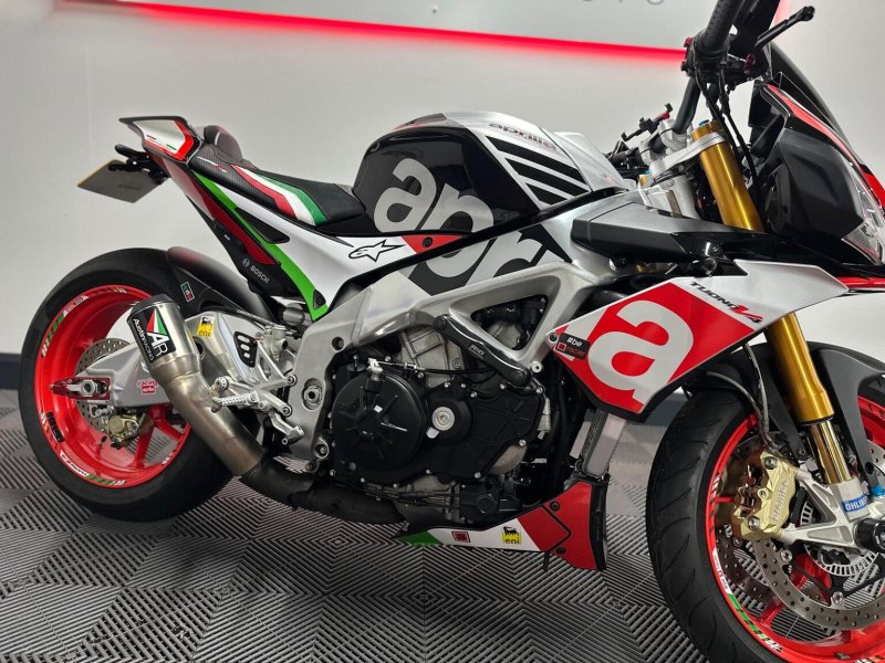 APRILIA Tuono 1100 V4