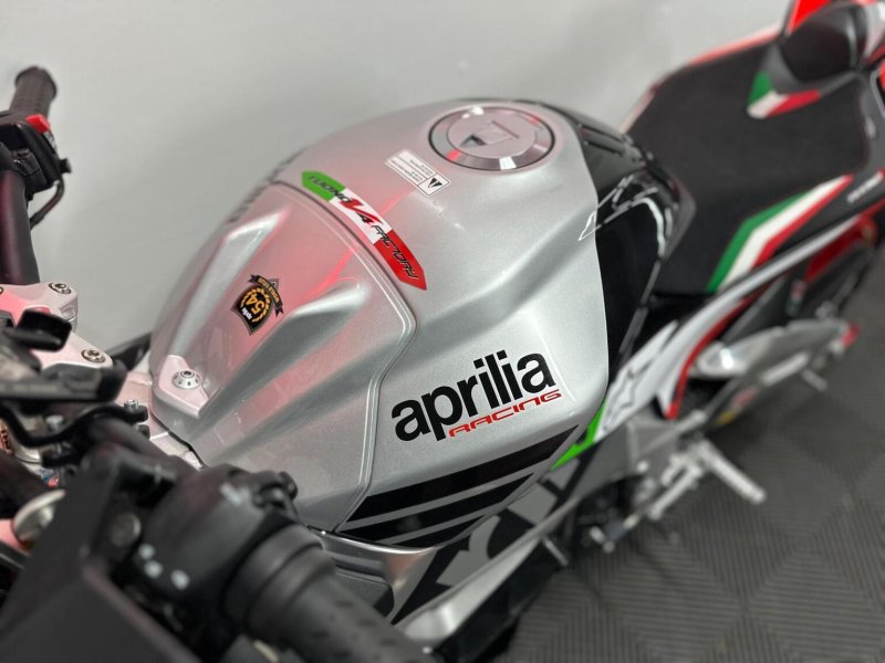 APRILIA Tuono 1100 V4