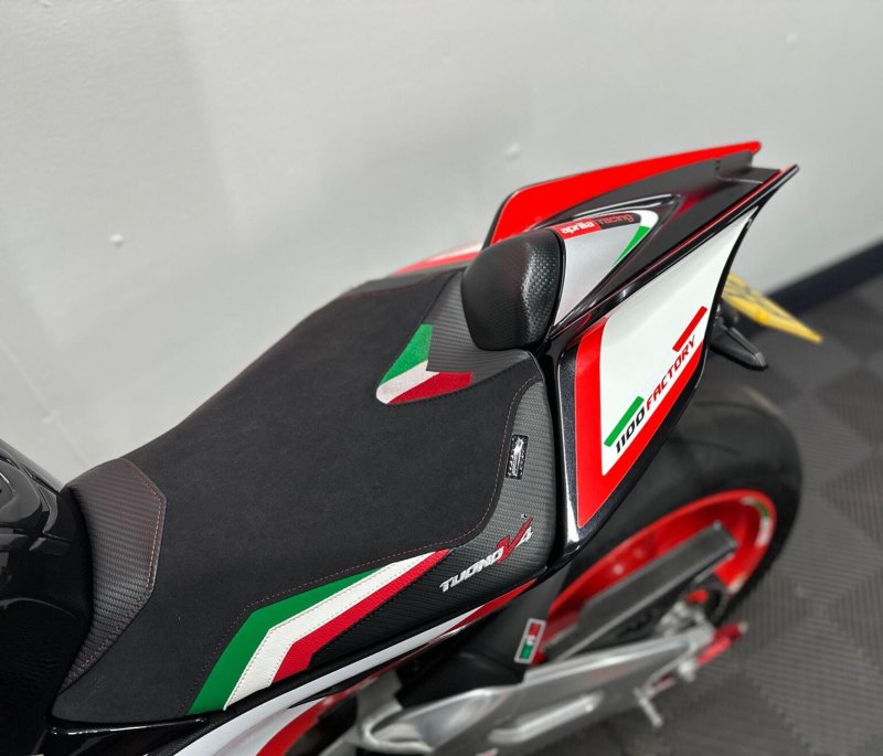 APRILIA Tuono 1100 V4