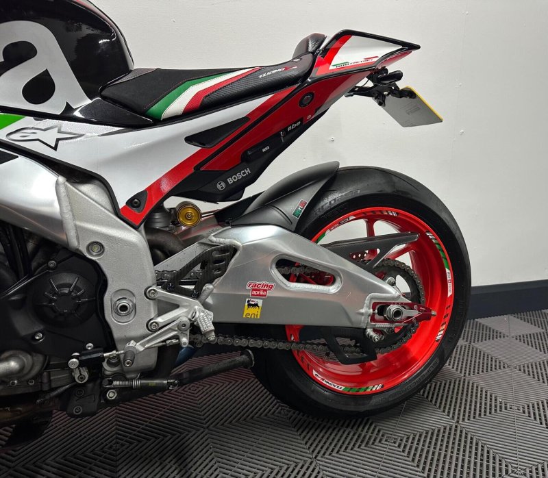 APRILIA Tuono 1100 V4