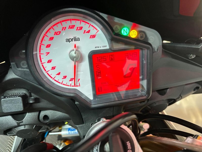 APRILIA Tuono 1100 V4