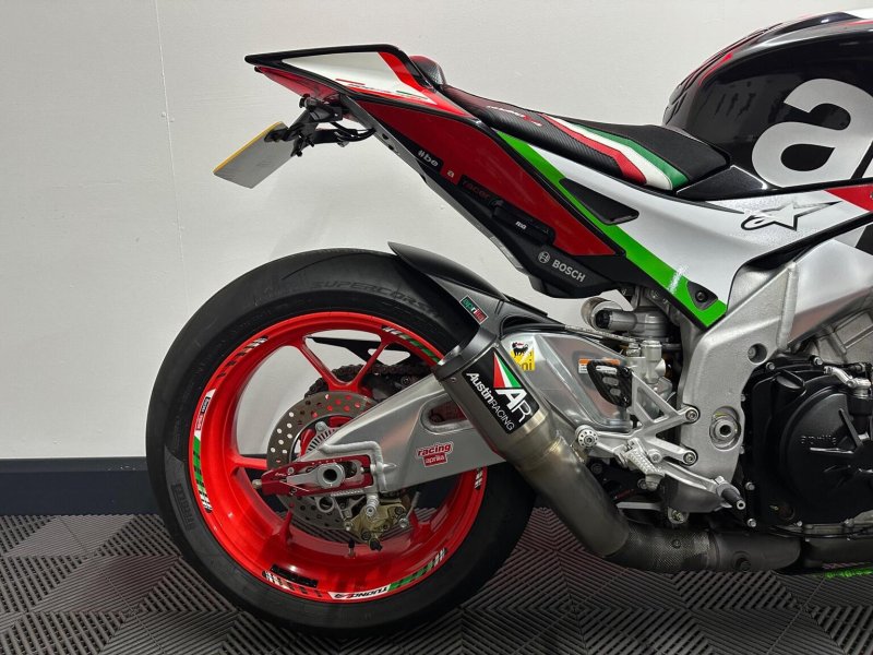 APRILIA Tuono 1100 V4