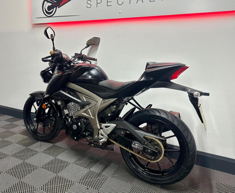 SUZUKI GSX-S125