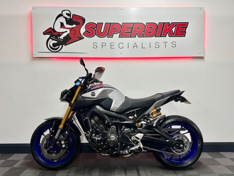 YAMAHA MT-09