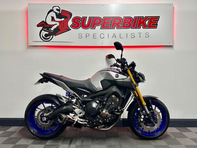 YAMAHA MT-09