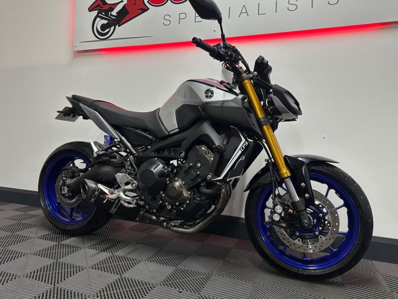 YAMAHA MT-09