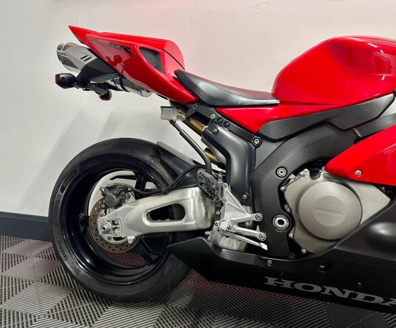 HONDA CBR1000RR Fireblade