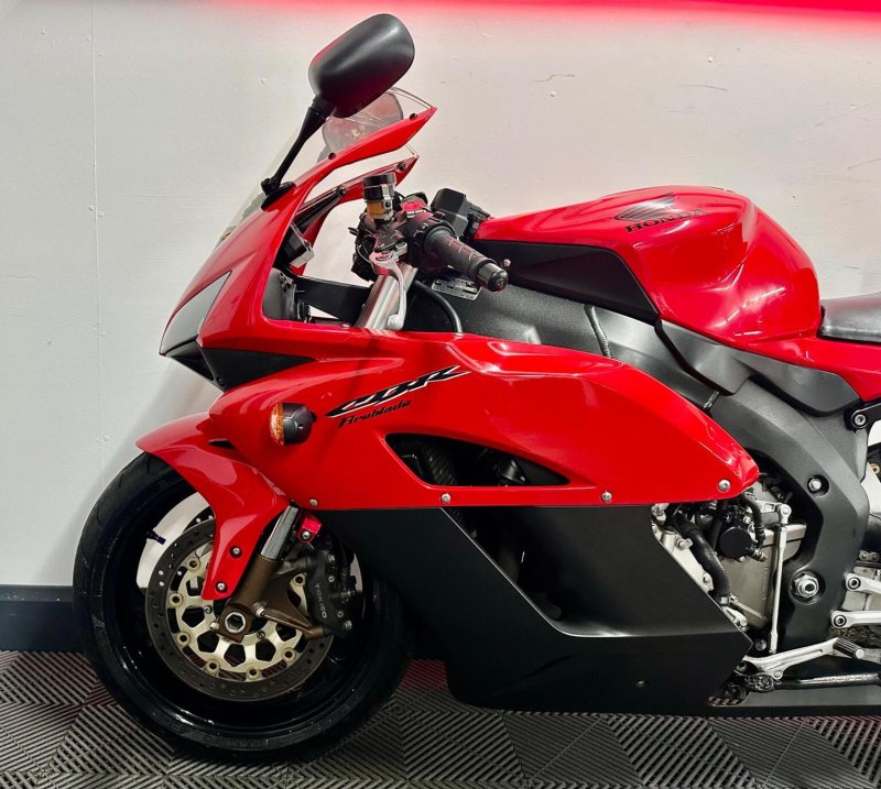 HONDA CBR1000RR Fireblade