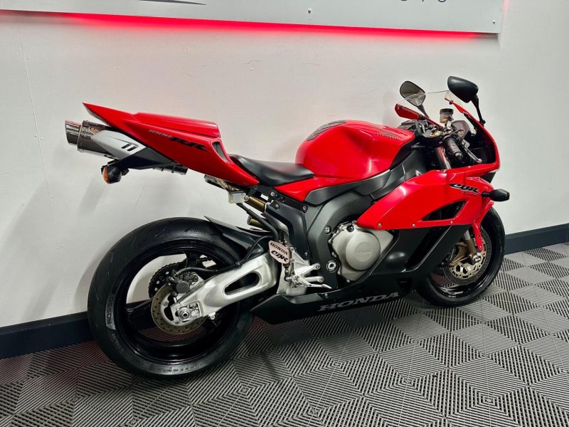 HONDA CBR1000RR Fireblade