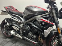 TRIUMPH STREET TRIPLE 765