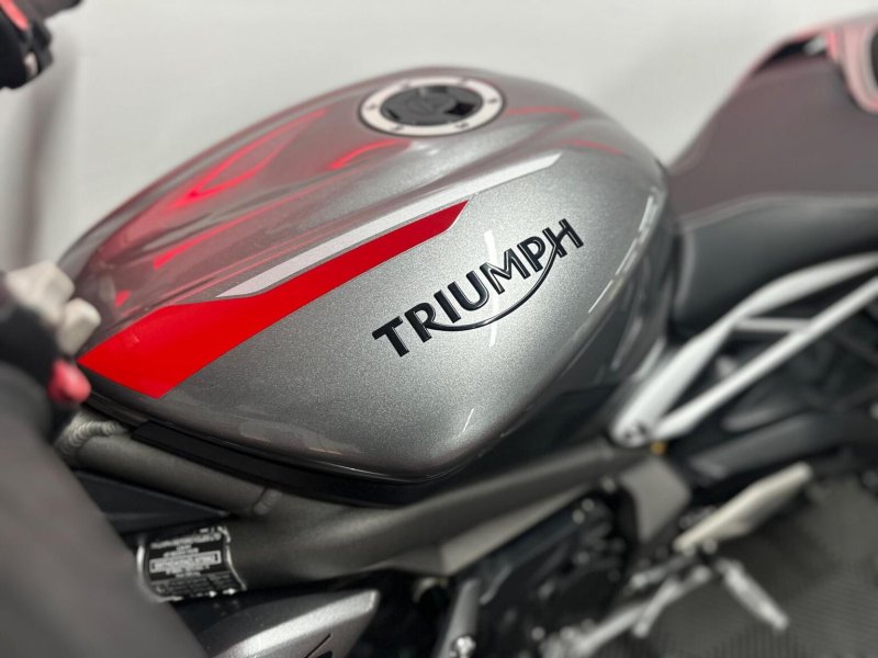 TRIUMPH STREET TRIPLE 765