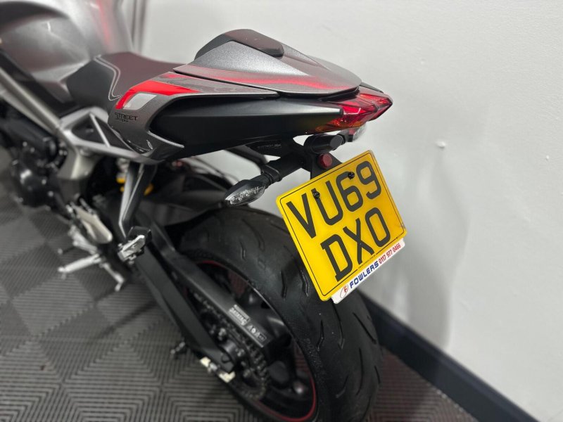 TRIUMPH STREET TRIPLE 765
