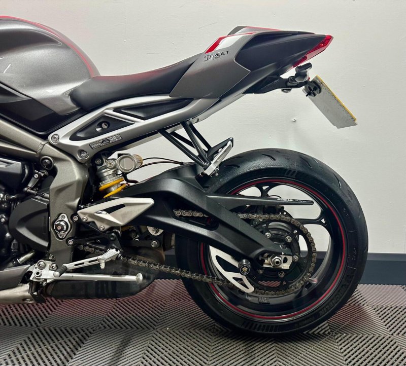 TRIUMPH STREET TRIPLE 765