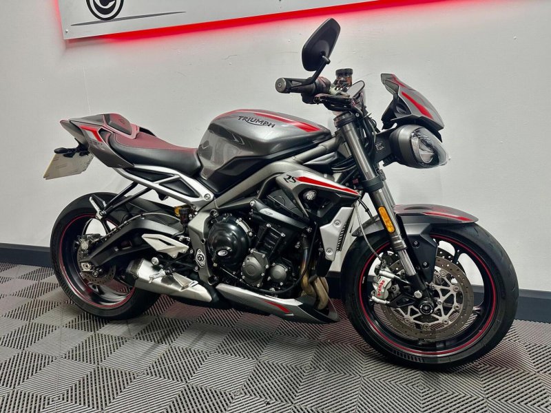 TRIUMPH STREET TRIPLE 765