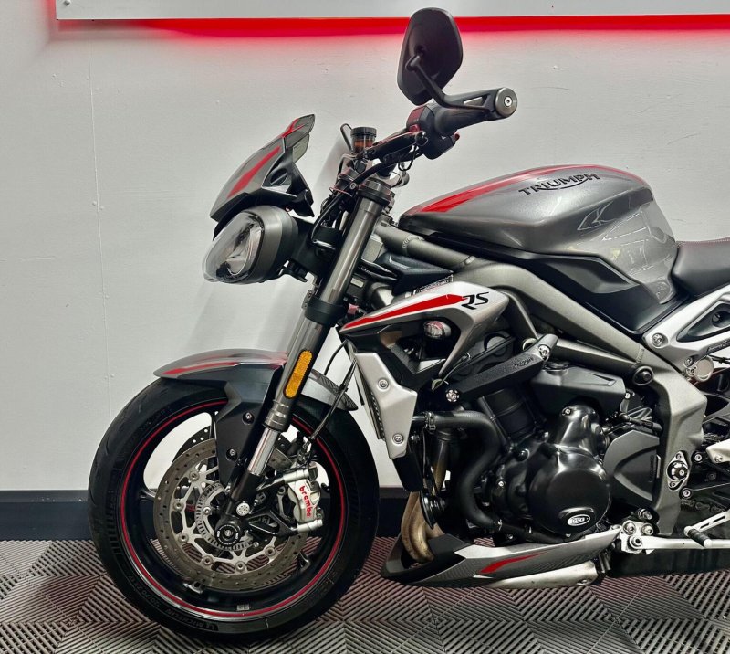 TRIUMPH STREET TRIPLE 765