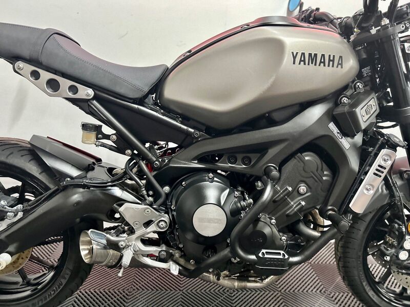 YAMAHA XSR900